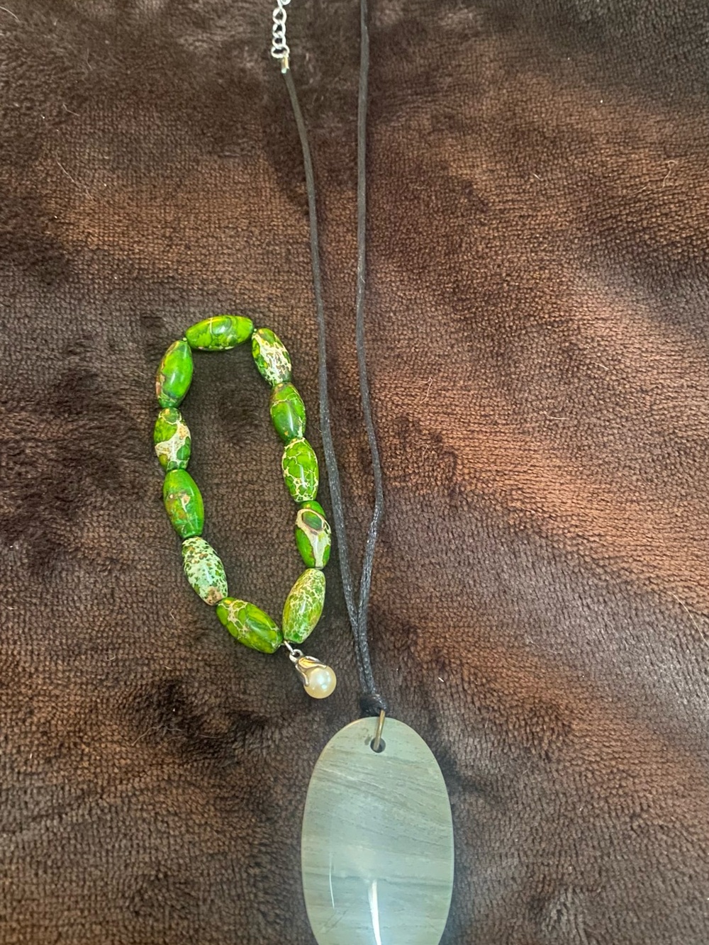 Boutique Green Stone Bead Bracelet and Pendant Necklace Set